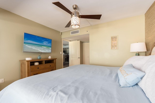 bedroom with ceiling fan