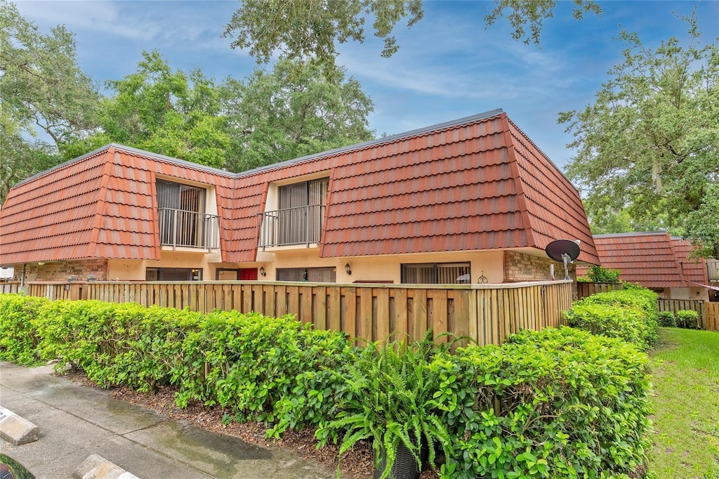 707 1st Ct, Palm Harbor, FL 34684 - view of side of home