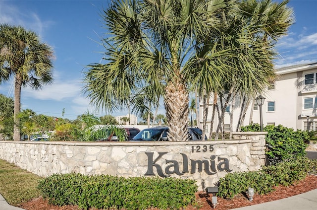 view of community / neighborhood sign