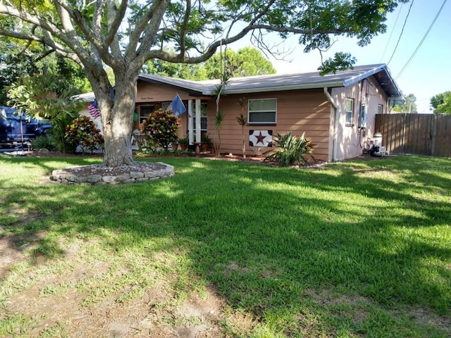 view of front facade featuring a front yard