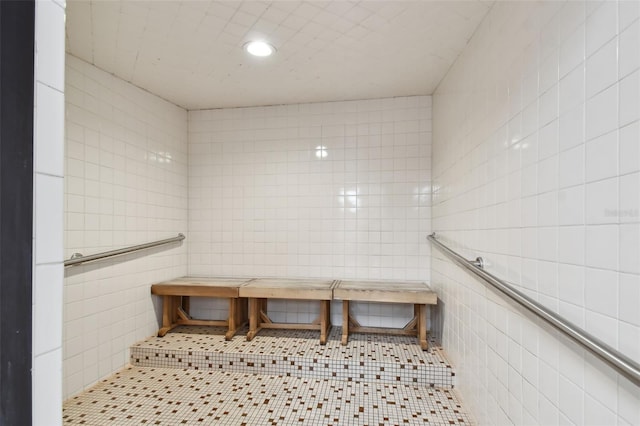 bathroom featuring tile walls