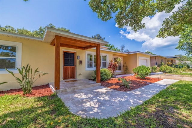 ranch-style home featuring a front lawn