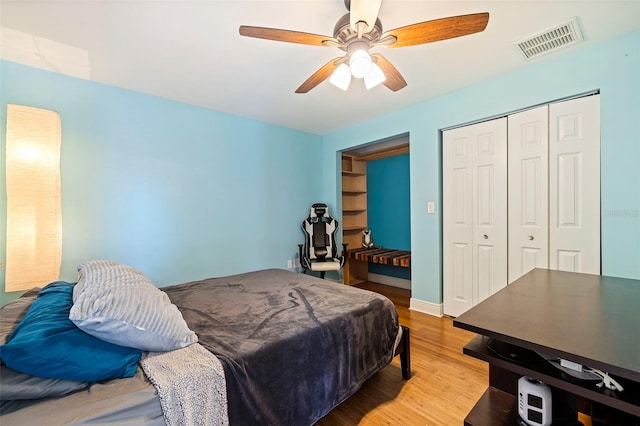 bedroom featuring light wood-type flooring, a closet, and ceiling fan