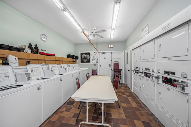 washroom featuring washer and clothes dryer, ceiling fan, and stacked washer and dryer