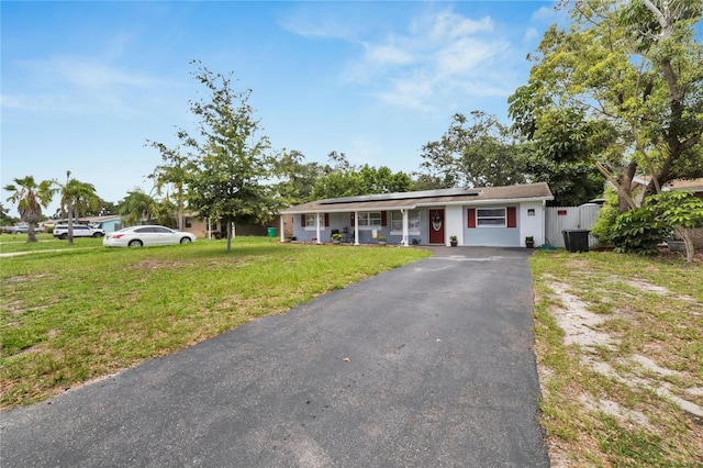 single story home featuring a front yard