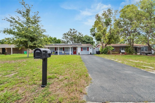 single story home with a front lawn