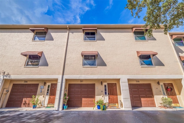 townhome / multi-family property featuring a garage