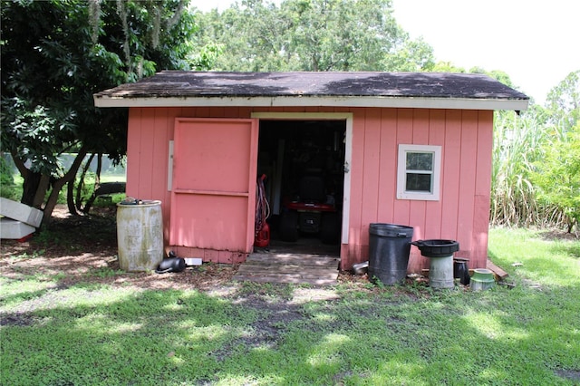 view of outbuilding featuring a yard