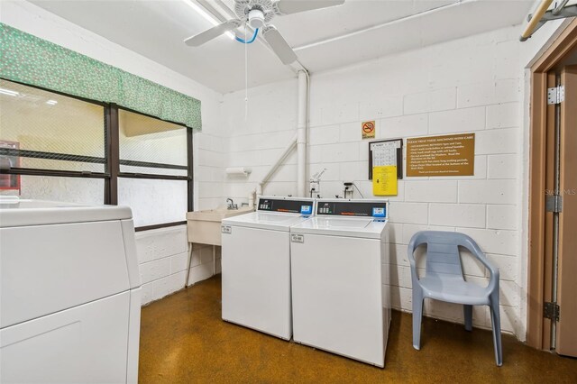 laundry room featuring sink, ceiling fan, and washer and dryer