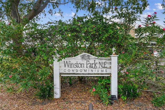 view of community / neighborhood sign