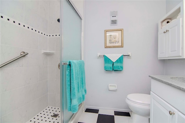 bathroom featuring toilet, tiled shower, and vanity