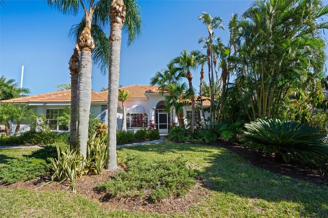 view of front of house with a front yard