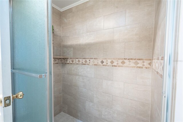 bathroom featuring ornamental molding