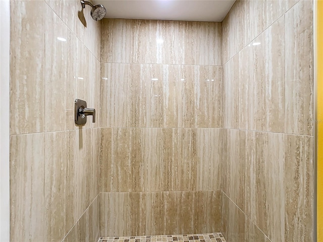 interior details with a tile shower