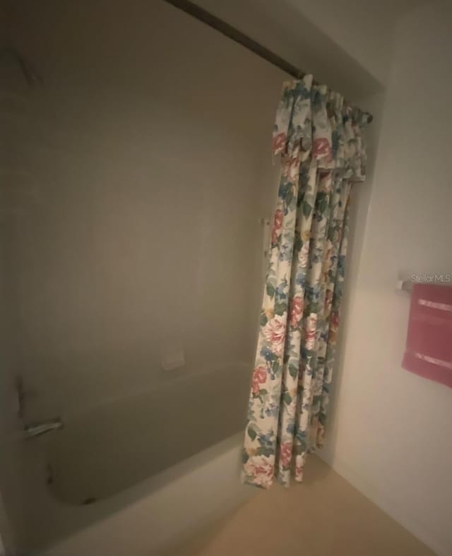 bathroom featuring shower / bath combo with shower curtain