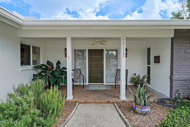 property entrance featuring ceiling fan