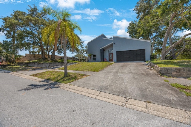 view of front facade featuring a garage and a front yard