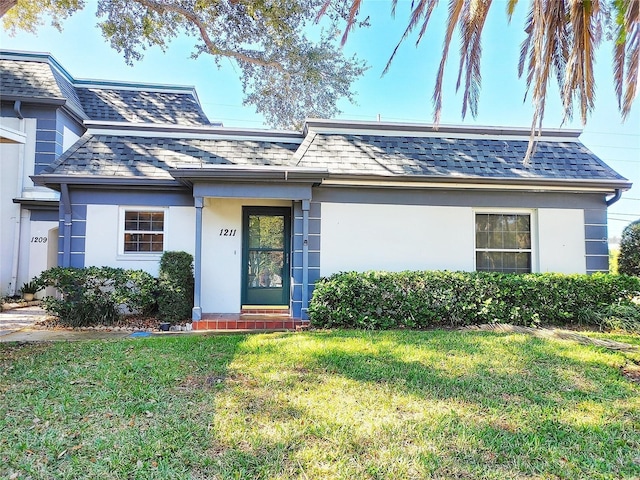 view of front of property with a front yard