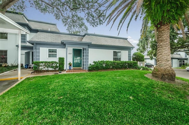 view of front of home featuring a front yard