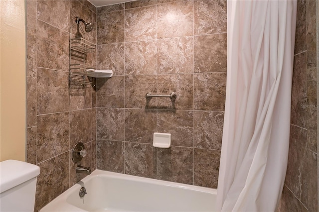 bathroom featuring toilet and shower / bath combo