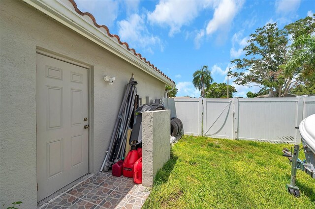 exterior space featuring a lawn