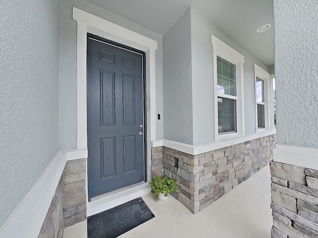 property entrance with covered porch