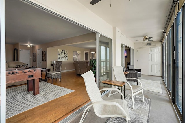 sunroom with ceiling fan