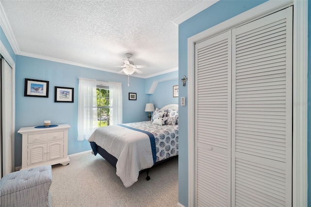 carpeted bedroom featuring ceiling fan, a textured ceiling, and ornamental molding