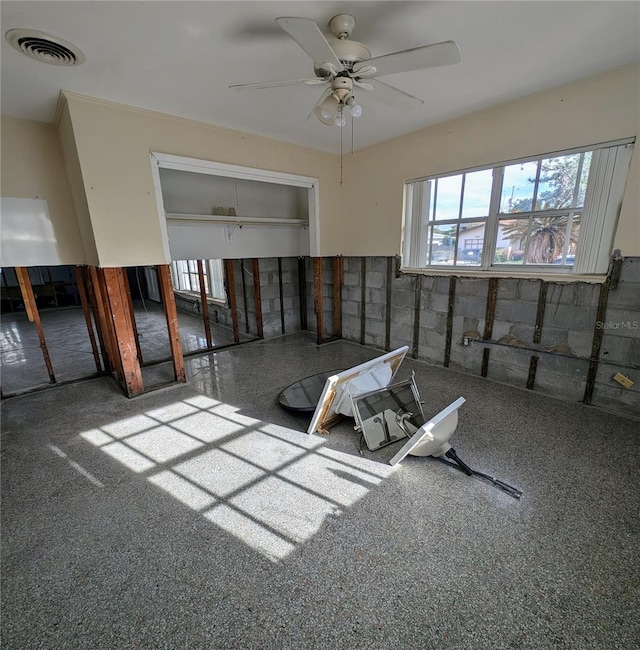 empty room with ceiling fan