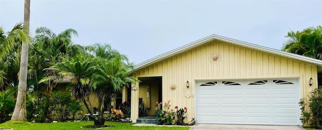 ranch-style home featuring a garage