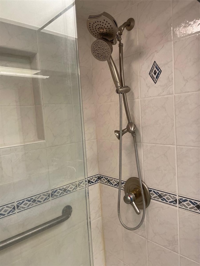 bathroom with a tile shower