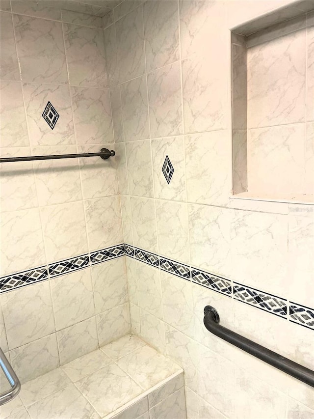 bathroom featuring tiled shower