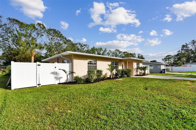 831 Searcy Ave, Sarasota, FL 34237 - view of front of property featuring stucco siding and driveway