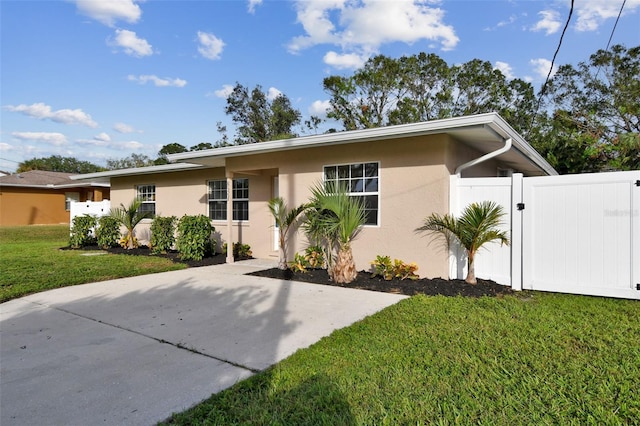 ranch-style house featuring a front lawn