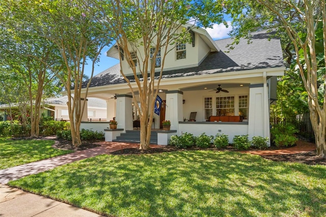 view of front of property featuring ceiling fan, a front lawn, and a porch