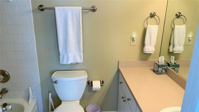 full bathroom with vanity, toilet, and tiled shower / bath