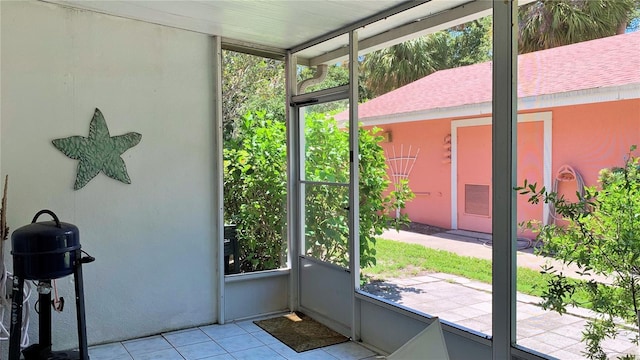 entryway featuring light tile patterned floors