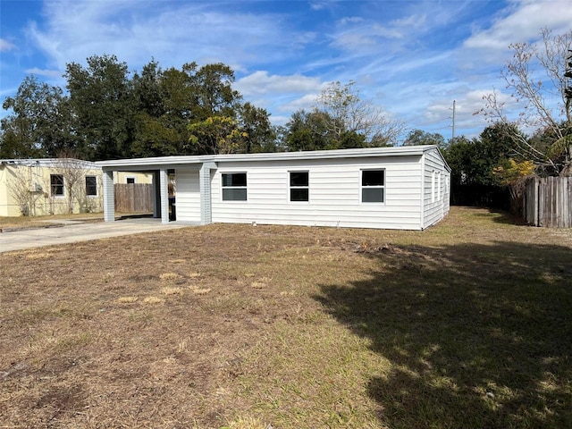 manufactured / mobile home with a front lawn and a carport