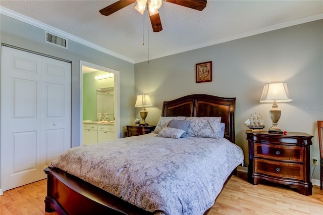 bedroom featuring connected bathroom, ornamental molding, a closet, and ceiling fan