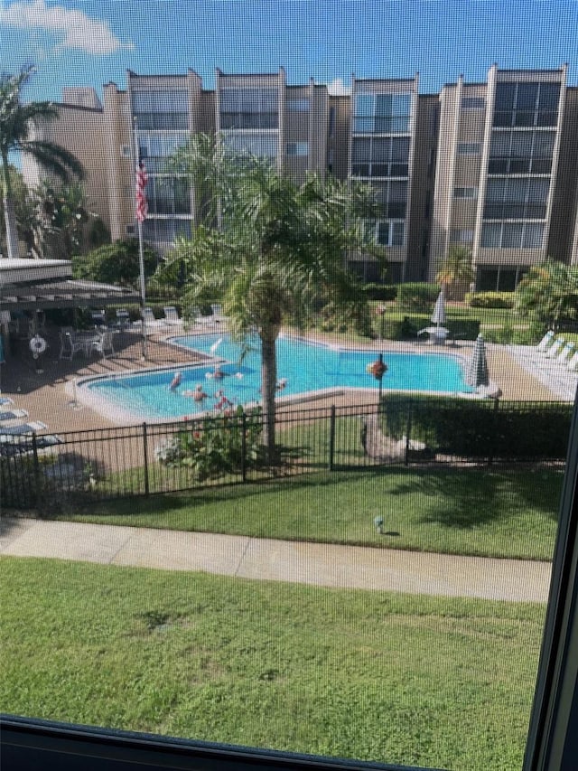 view of swimming pool featuring a lawn