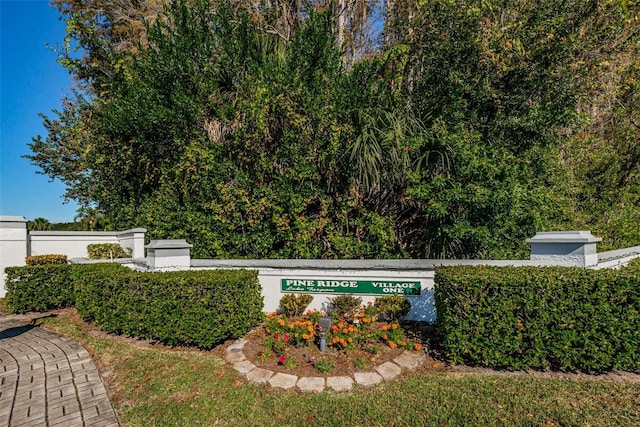 view of community / neighborhood sign