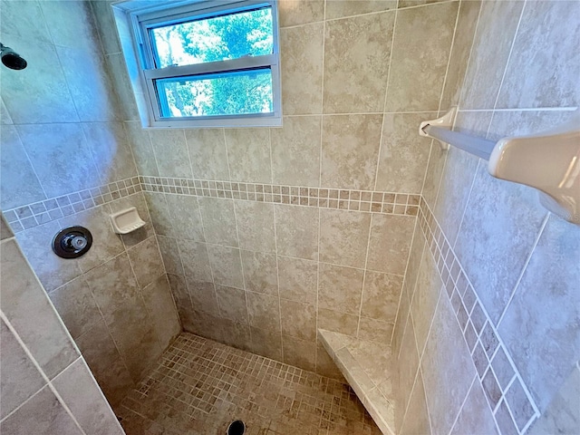 bathroom featuring a tile shower