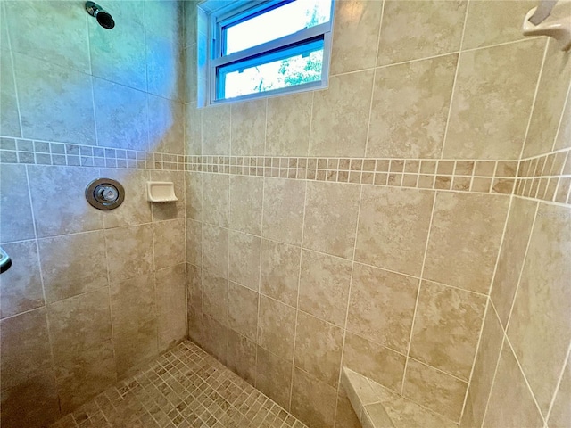 bathroom featuring tiled shower