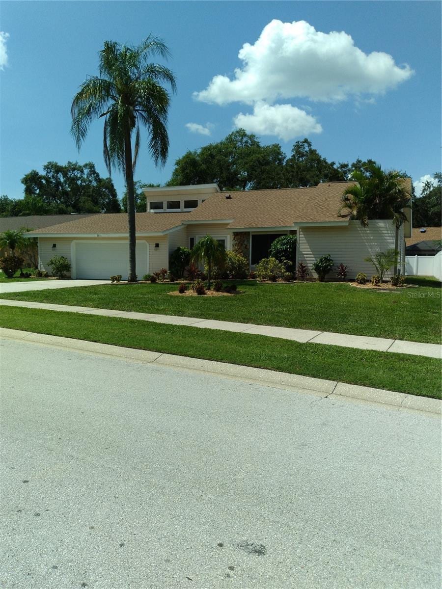 view of front of home featuring a garage and a front yard