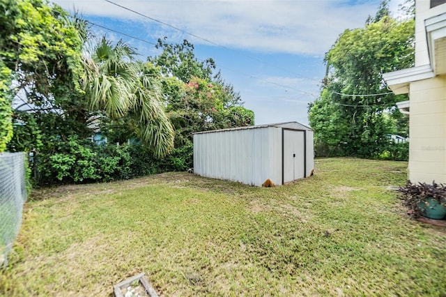 view of yard with a shed