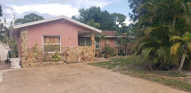 view of front of property