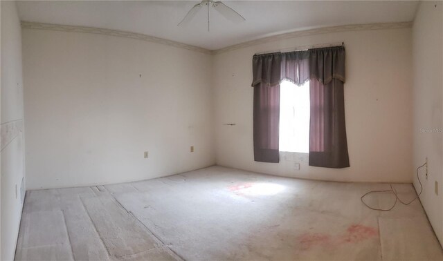 empty room featuring ceiling fan