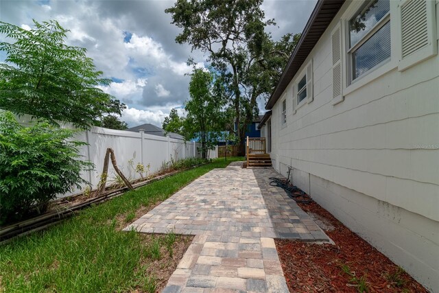 view of yard featuring a patio