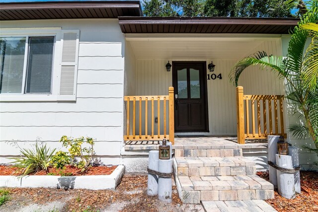 property entrance with covered porch