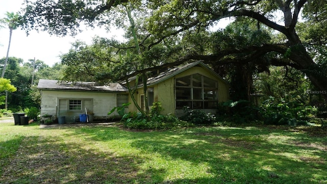 exterior space with a yard